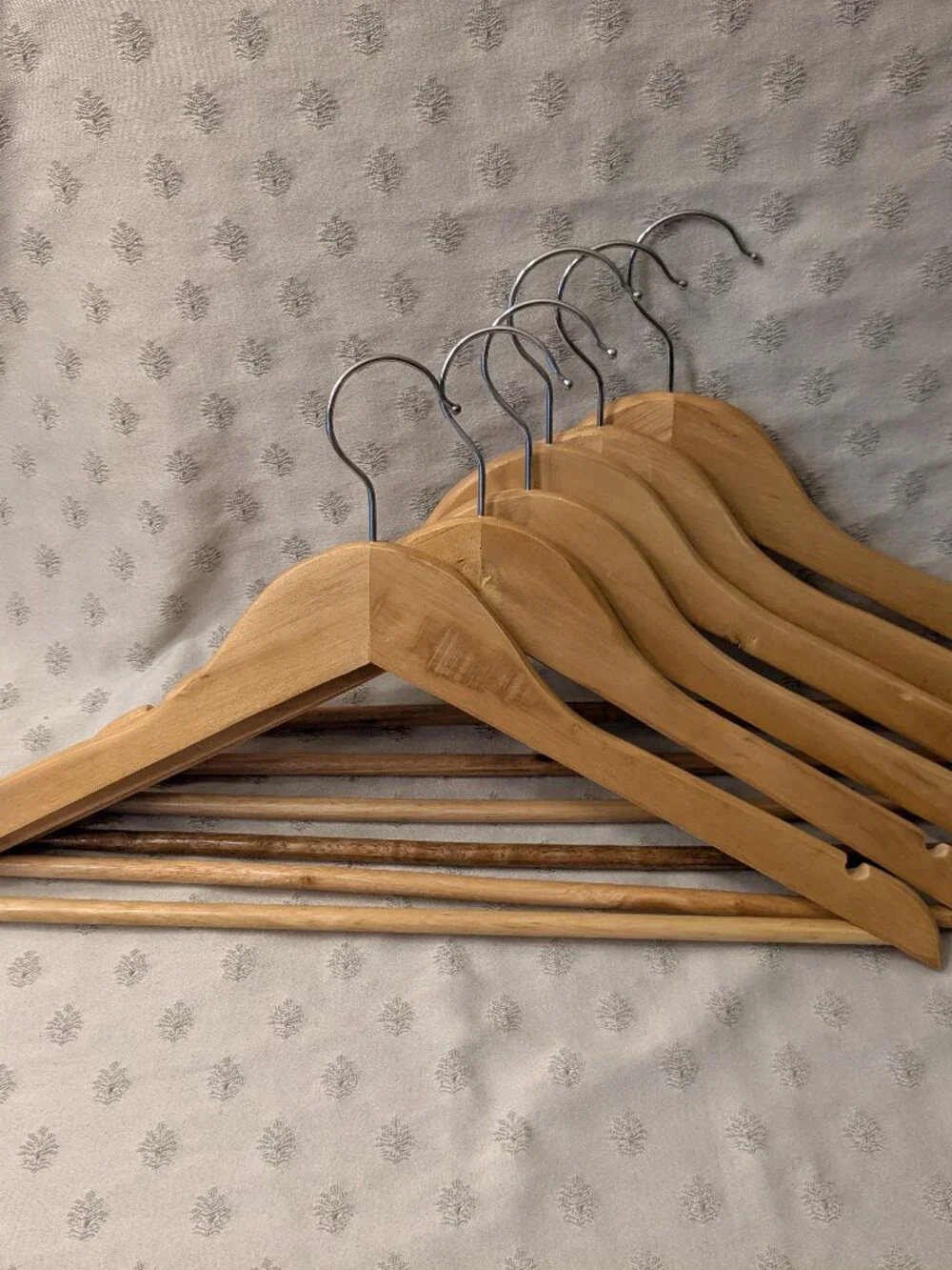 6 Heavy Duty Woody Hangers